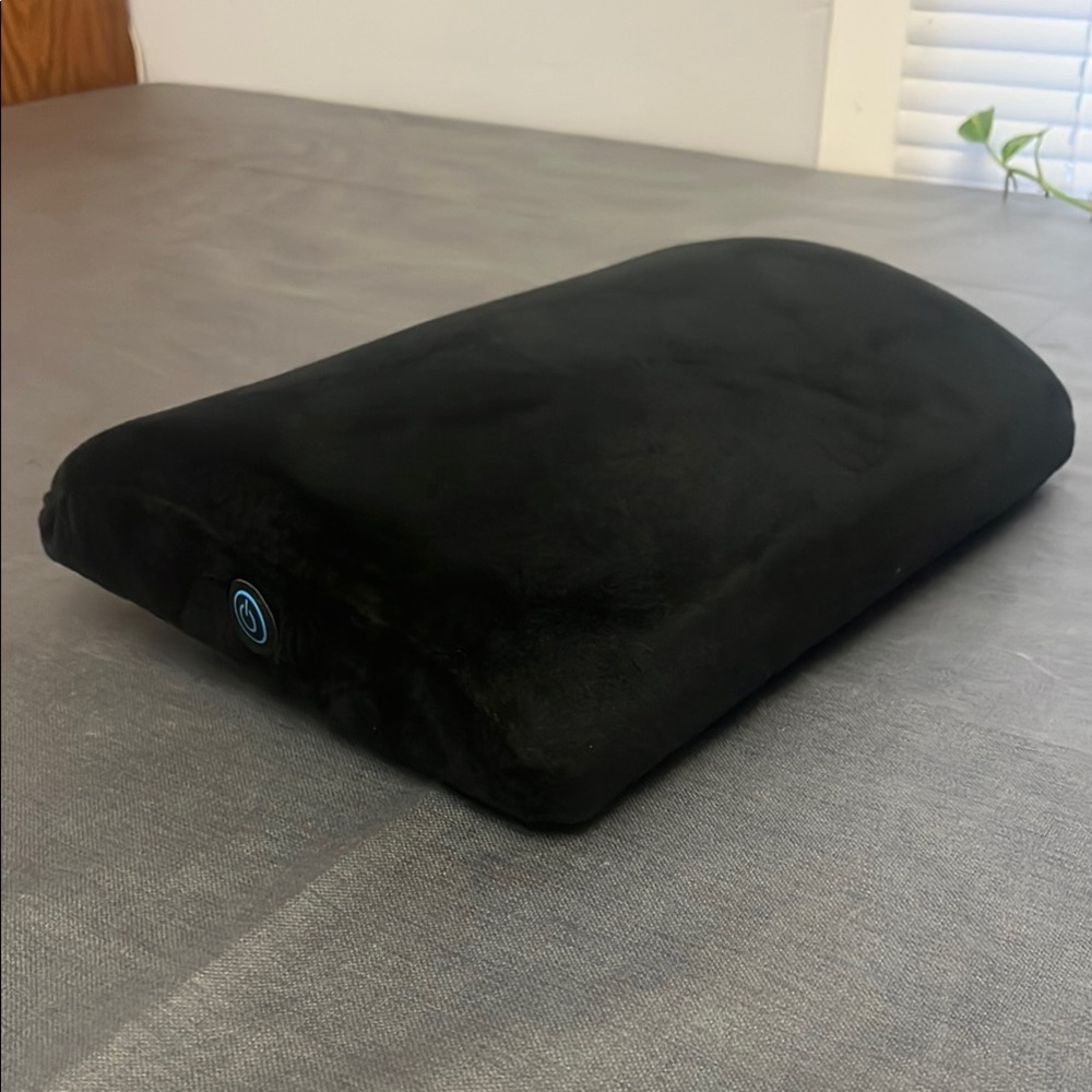 Black Vibrating Massage Foam Pillow